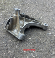 levý držák motoru 3.5 /-10/ - ORIGINÁLNÍ DÍL